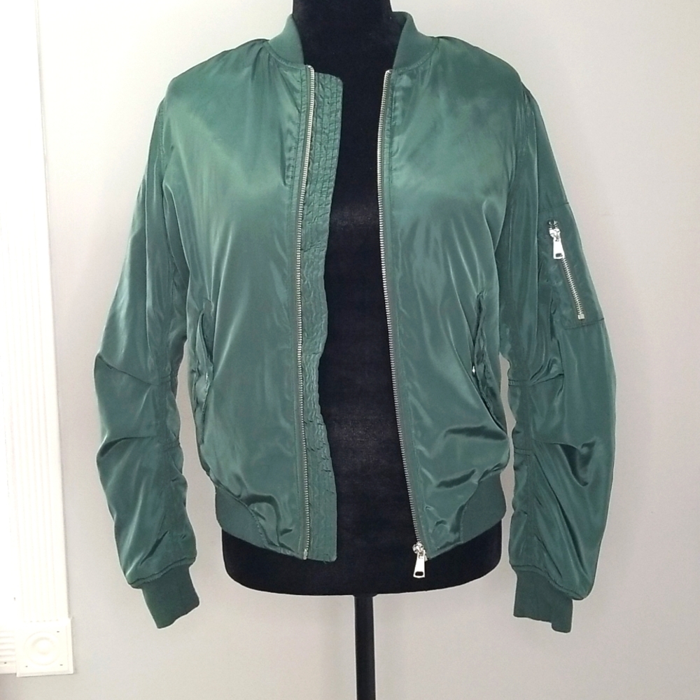 Forever 21 Ladies green bomber jacket size S